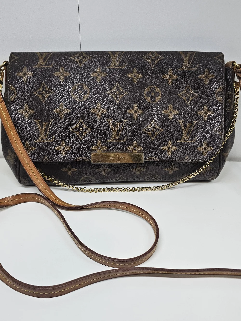 Louis Vuitton Favorite MM Monogram Canvas Crossbody Bag in Brown